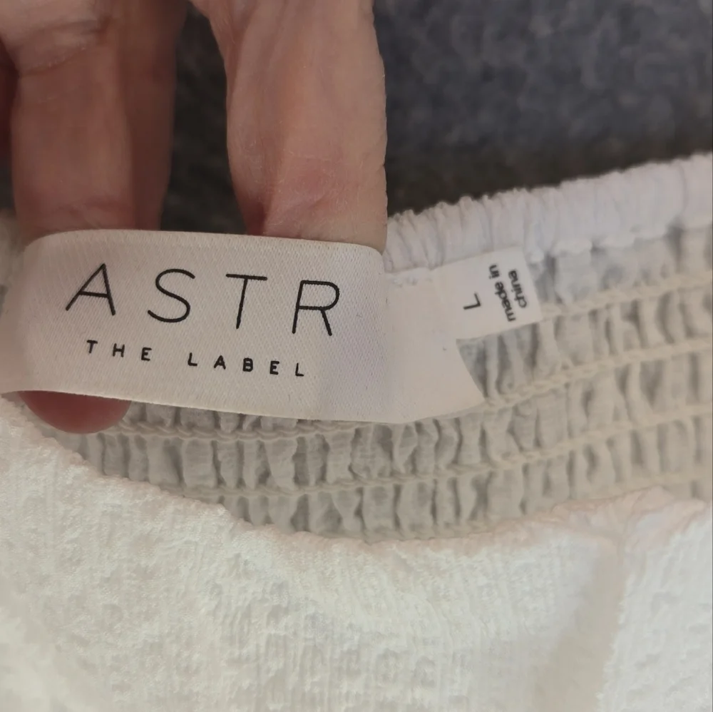 Astr The Label Crop Top White Womens Sz L Ruched Sweetheart Neckline Smock Back